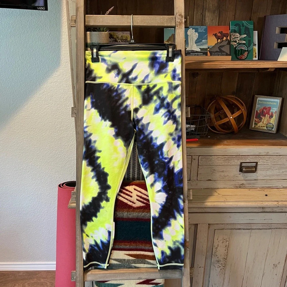 Athleta Pants - Athleta women’s elation 7/8 tie dye tight size small